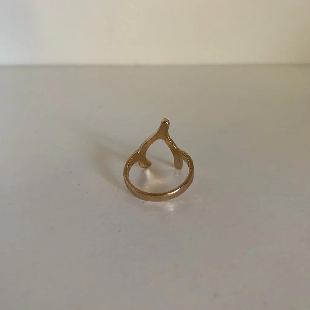 NWOT Gold wishbone ring